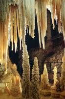 Stalactites et stalagmites (grotte de Clamouse)